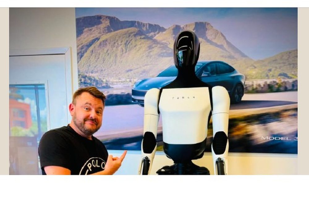 The robot in the photo is not the story